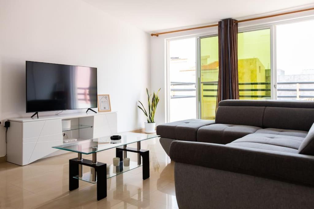 3 Bedroom Apt, Free Wifi & Ac, Cidadela - Lcgr Praia Esterno foto