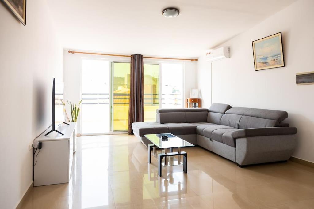 3 Bedroom Apt, Free Wifi & Ac, Cidadela - Lcgr Praia Esterno foto